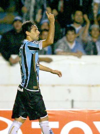 Jonas fez o primeiro do Grêmio