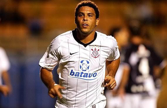Ronaldo - 4 gols pelo Corinthians