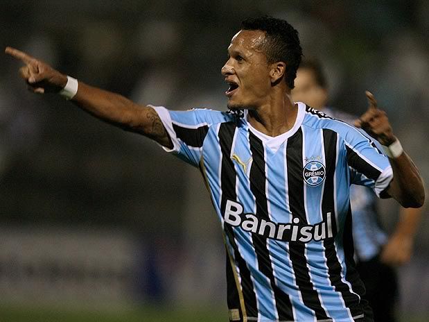 Souza, do Grêmio, vive ótima fase