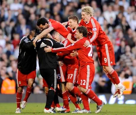 Explosao de alegria do Liverpool no estádio do Fulham