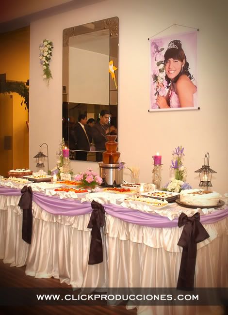 foto de pileta de chocolate en fiesta