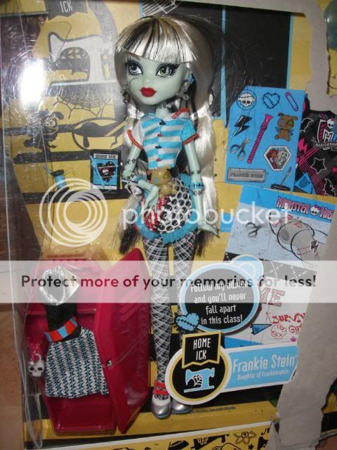 MONSTER HIGH FRANKIE STEIN, HOME ICK , DOLL , ADORABLE  